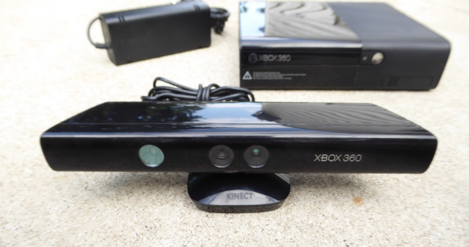 Bundle Microsoft Xbox 360 E 250GB console With, Kinect, Controller Tested