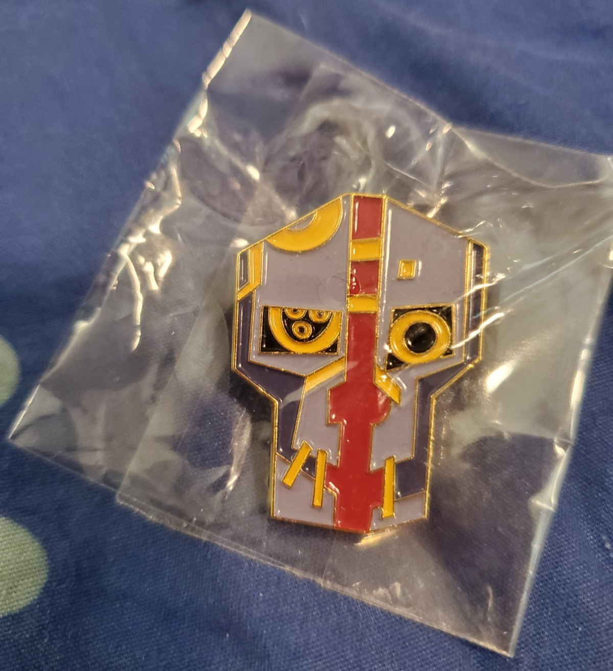 CORVO ATTANO DISHONORED GAME 2012 PROMOTIONAL MASK SKULL LAPEL PIN BETHESDA RARE