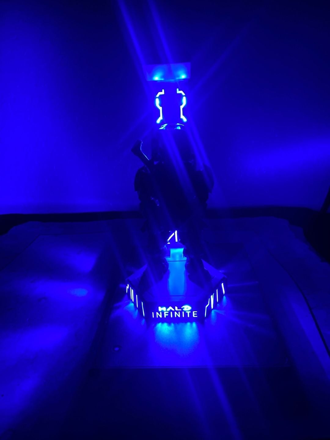 Halo Infinite Master Chief Deluxe Cable Guy Light-Up Phone and Controller Holder