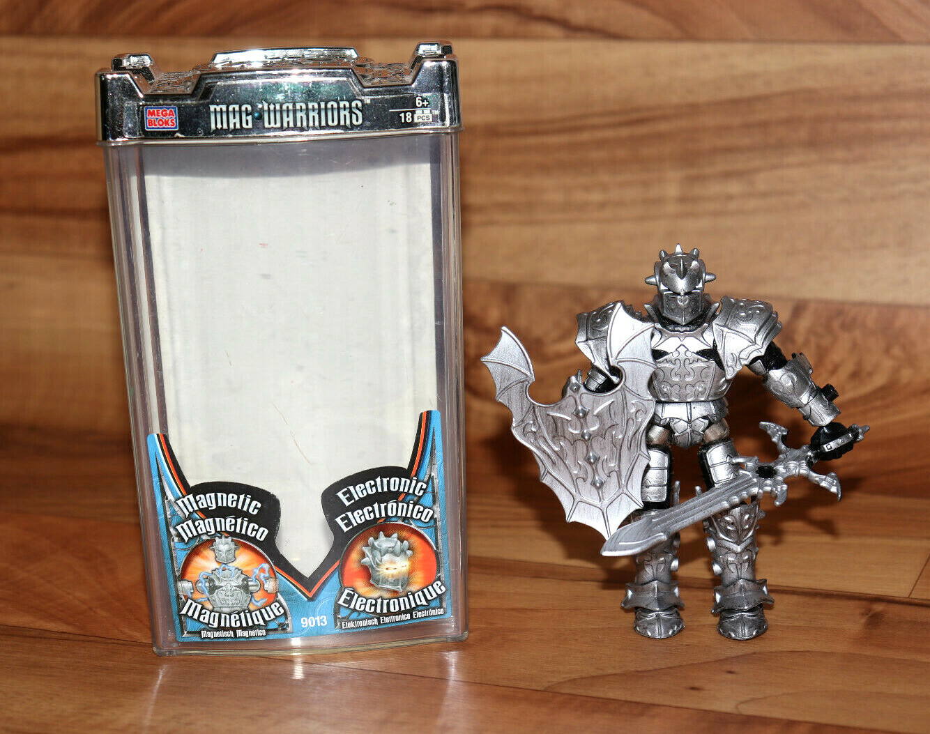 2005 Mega Bloks Mag Warriors Hawkblade Action Figure 9013 Mag-Lock