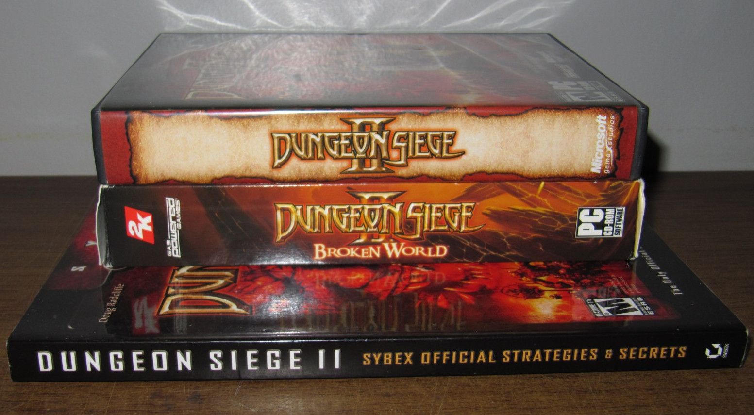 Dungeon Siege II + Broken World + Sybex Strategy Guide PC Game CD-ROM