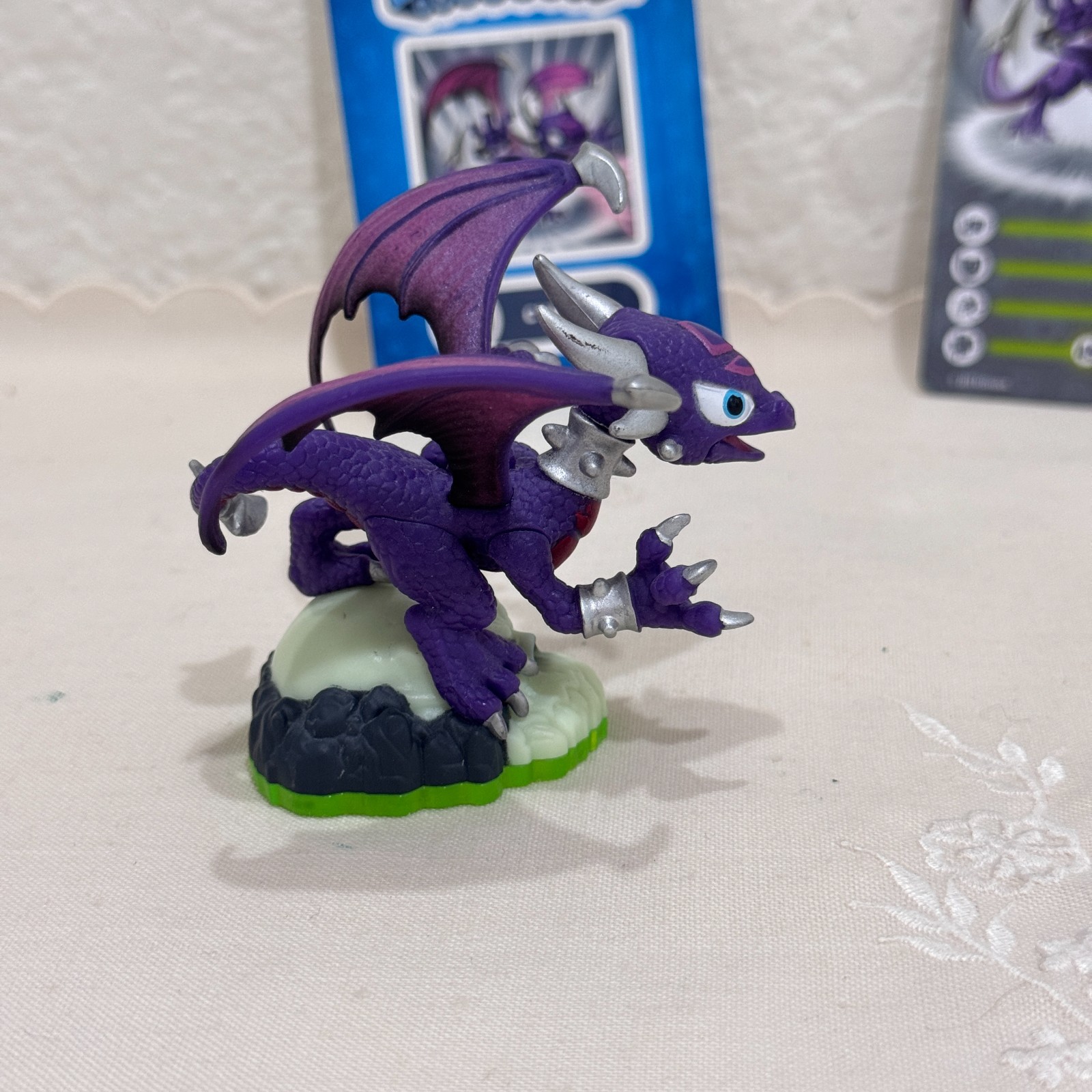 Skylanders Spyro’s Adventure Cynder Figure w/ Trading Card Sticker 2011