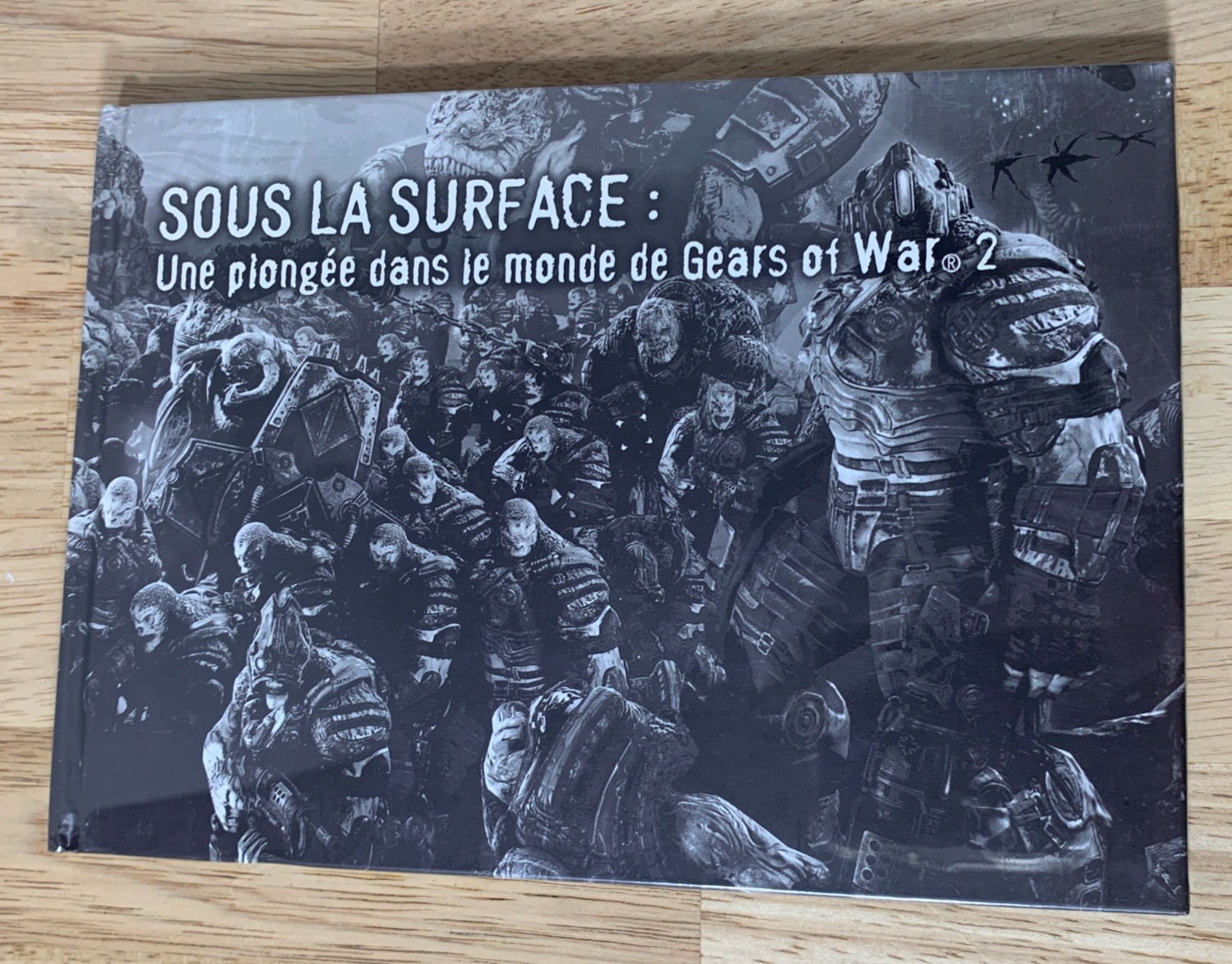 Beneath the Surface An Inside Look at Gears of War 2 Book.Factory Sealed French