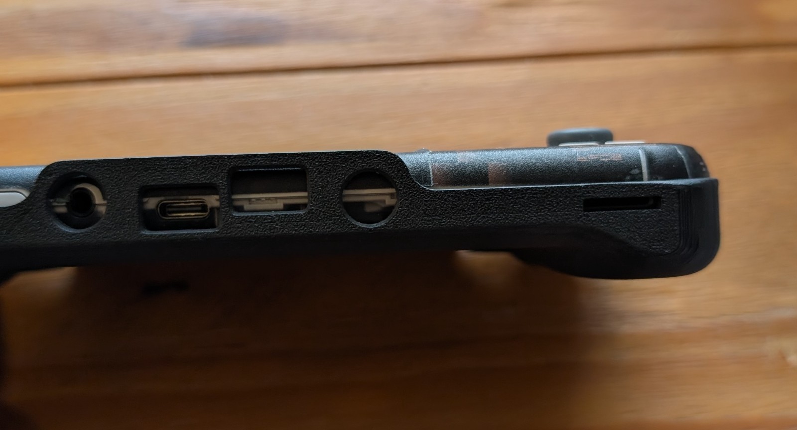 Retroid Pocket 4 Pro – 2 grips, extra back panel, button kit, screen protectors