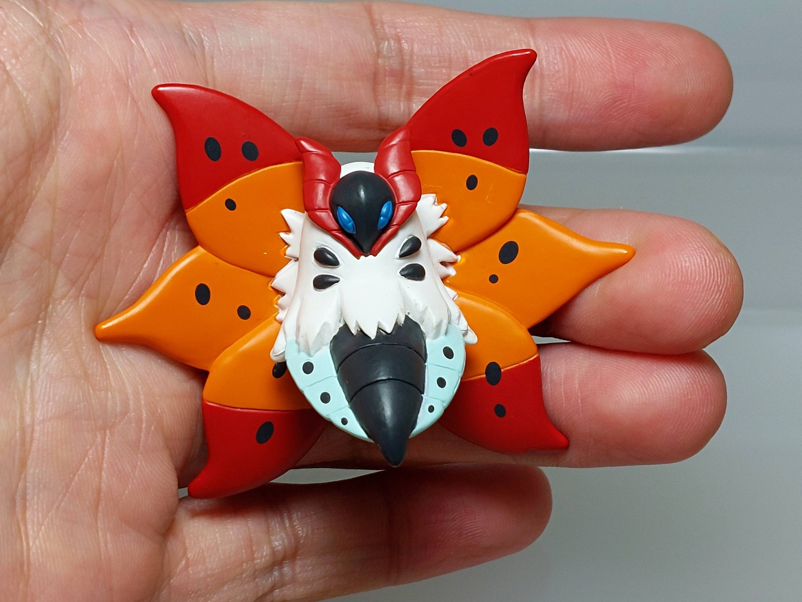 Volcarona Ulgamoth Pokemon Monster Collection Figure Takara Tomy C05 1.8in