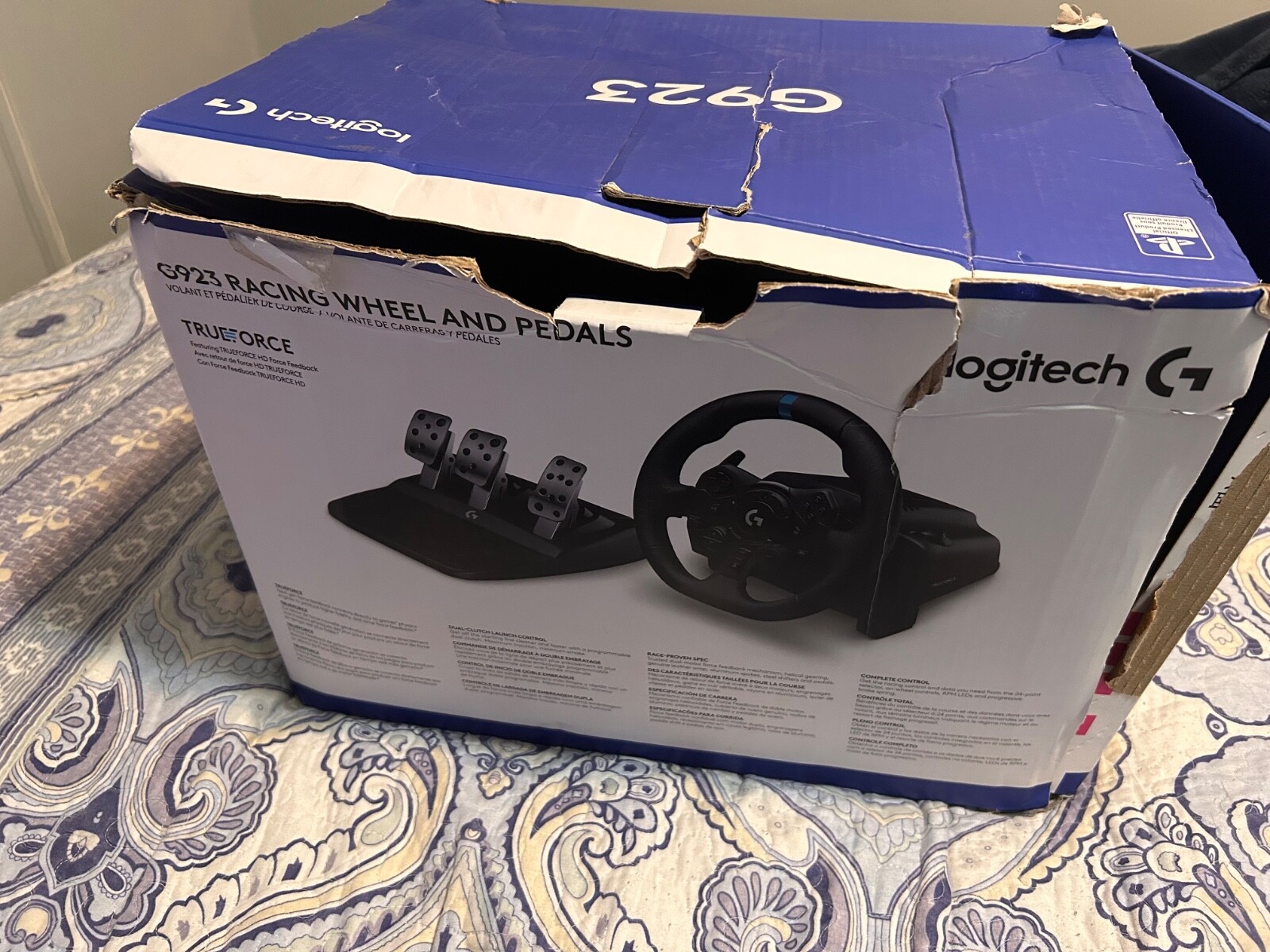 Logitech G923 Racing Wheel and Pedals, TRUEFORCE PS5, PS4, PC, Mac – 941-000147