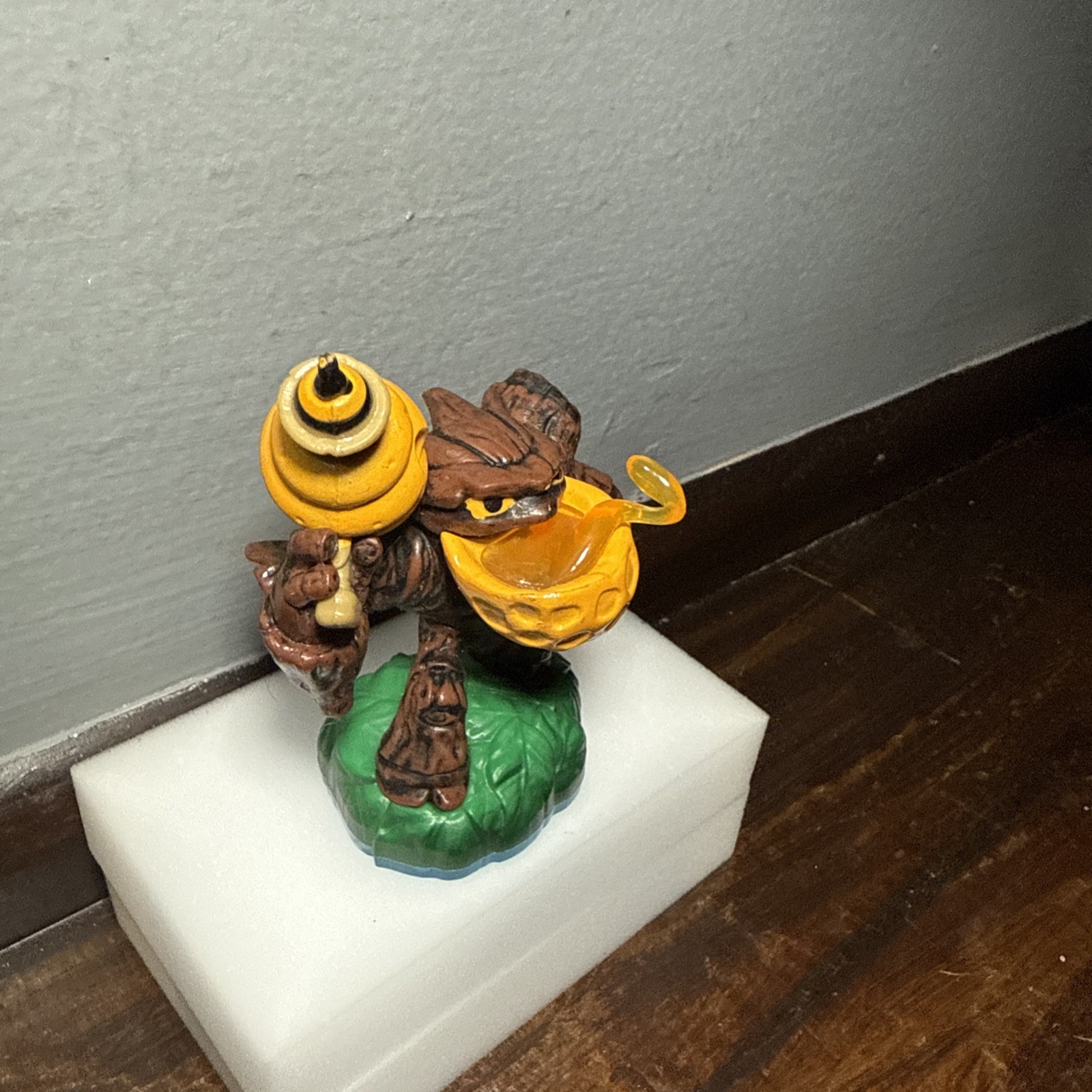 Skylanders Swap Force Lightcore Bumble Blast Figure – Activision 2013