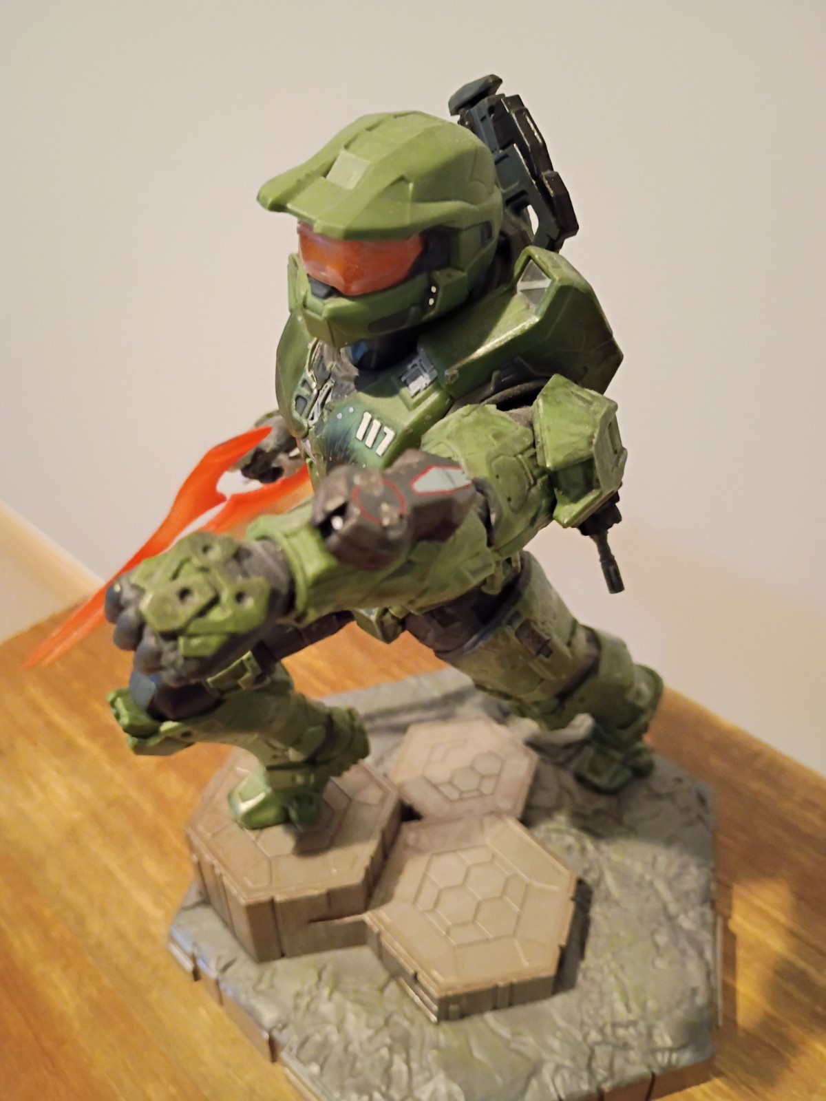 Halo Master Chief ’10 Statue Red Energy Sword Variant. Dark Horse Comics