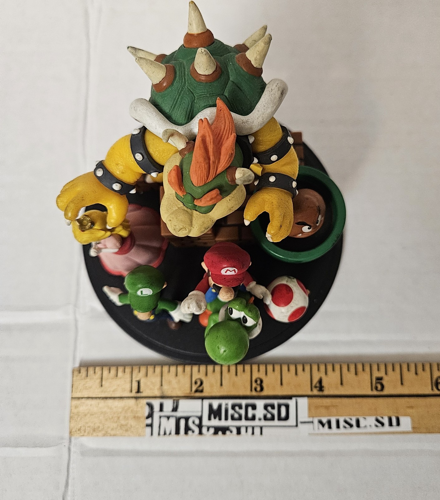 2010 Official Club Nintendo Platinum Award Super Mario Characters Statue