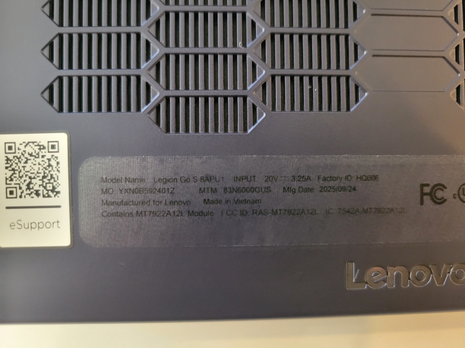 Lenovo Legion Go S Z1 Extreme 32GB ram SteamOS 1TB w/ carrying case