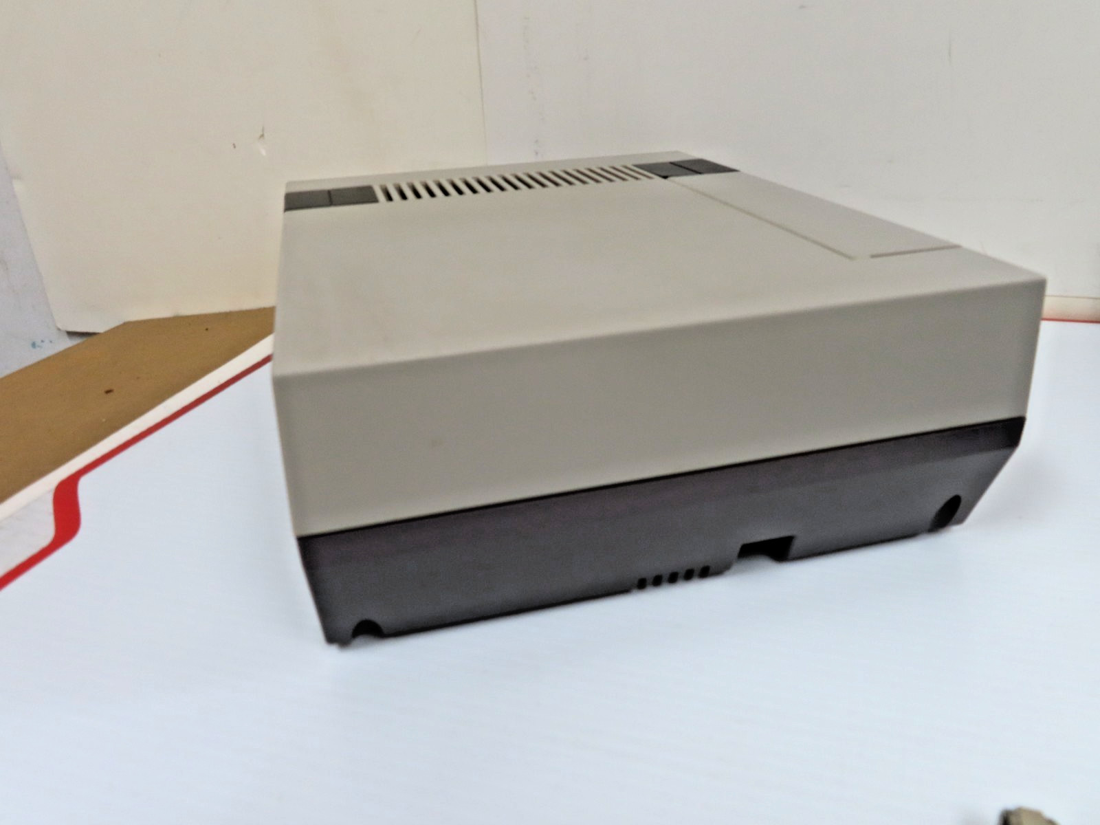 REGULAR NINTENDO SYSTEM CONSOLE COMPLETE ZAPPER + GAMES TESTED & WORKING NES-001