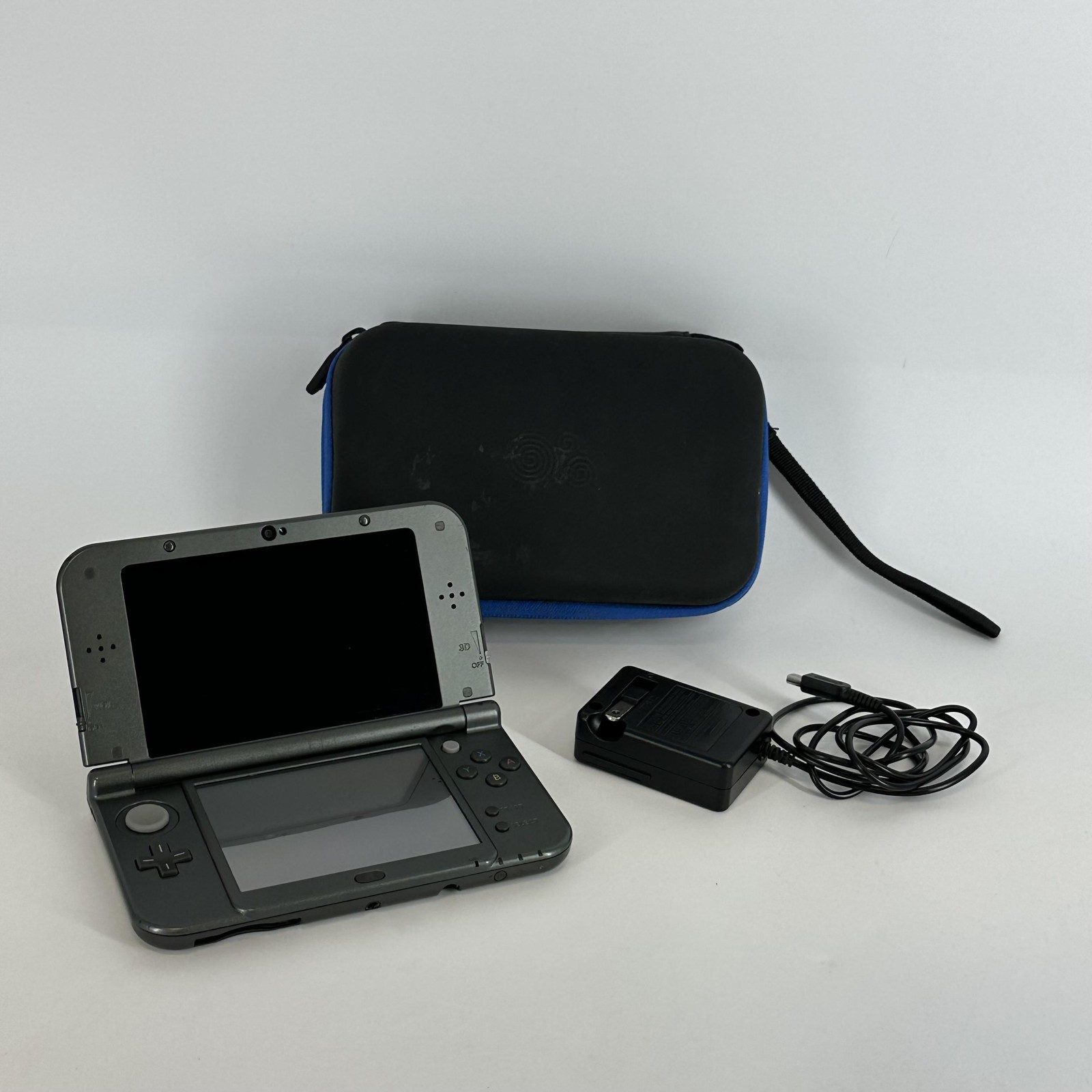 Nintendo New 3DS XL Handheld Console Gray w/ Charger/Case – Good Condition