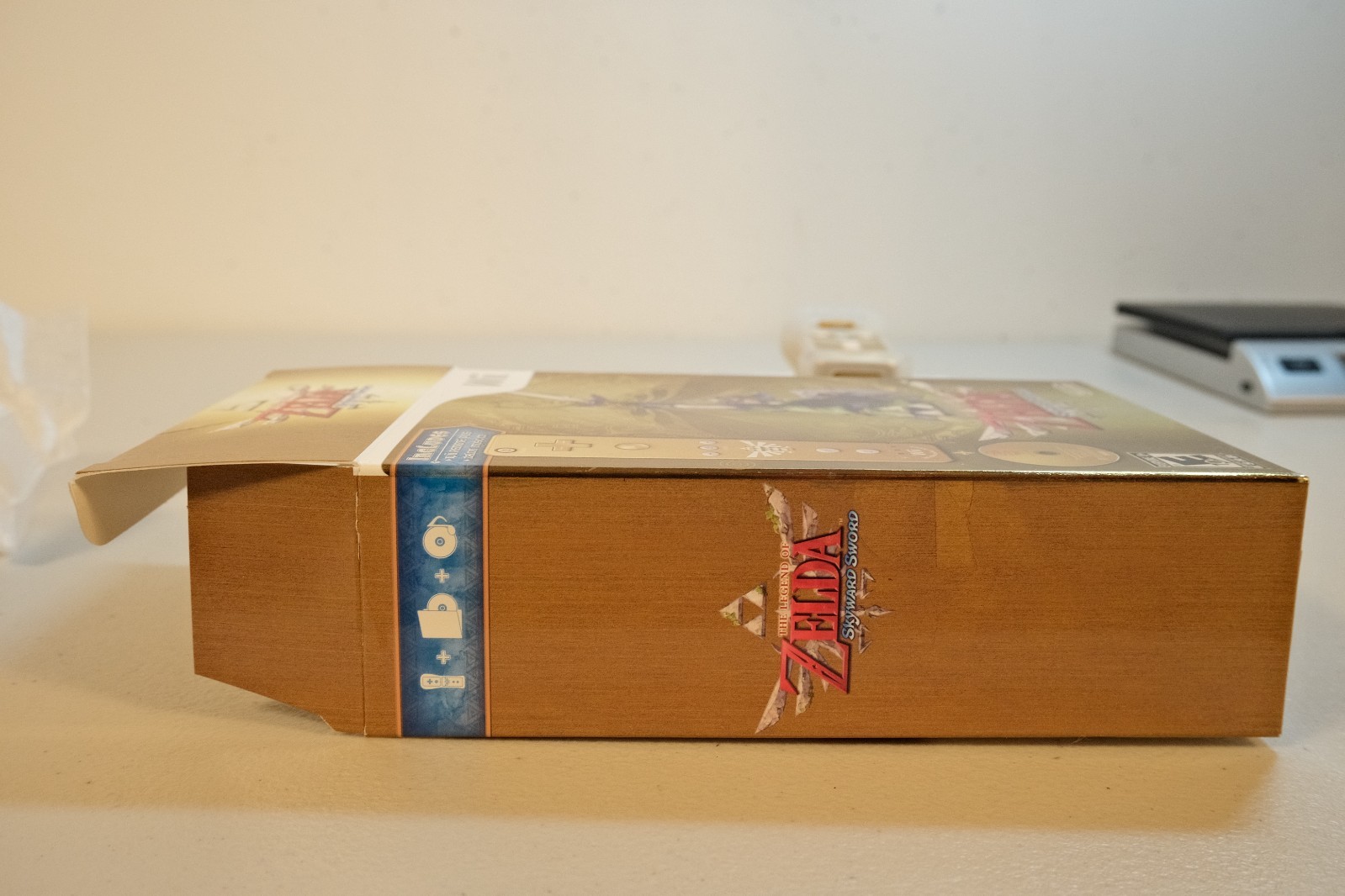 The Legend of Zelda Skyward Sword + Gold Controller Nintendo Wii Bundle Complete