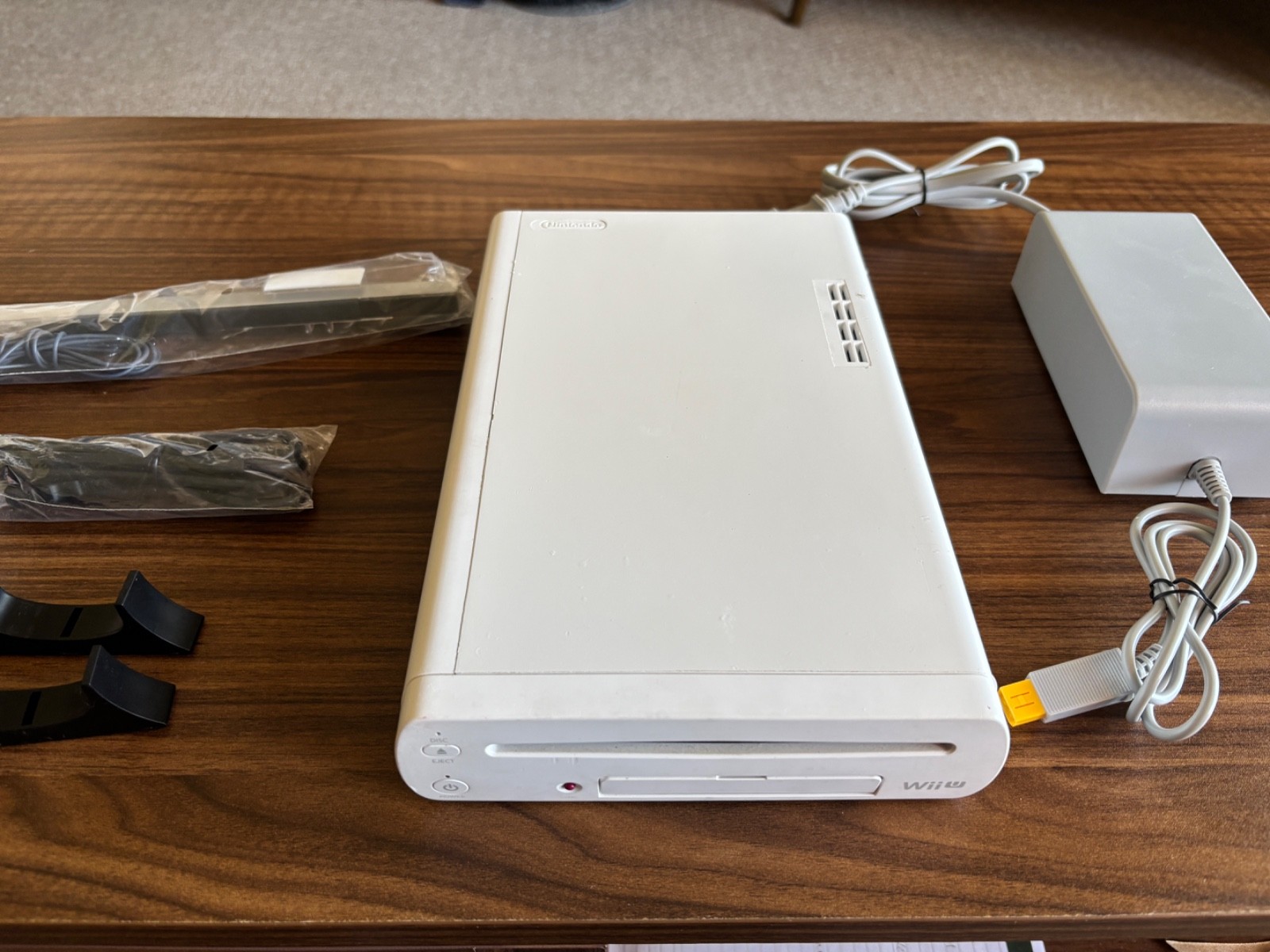 Nintendo Wii U White 8GB Console WUP-001 w/ Power Supply Stands No GamePad