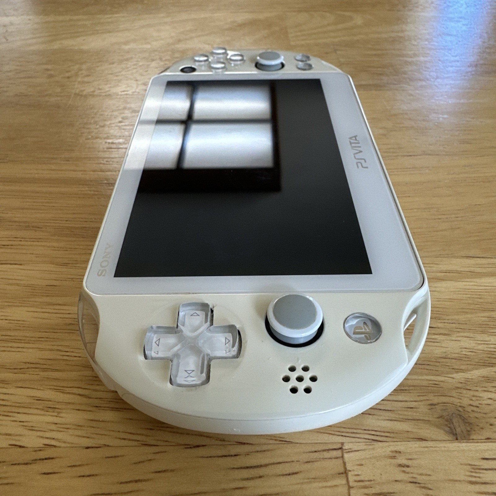 Sony PlayStation PS Vita PCH-2000 White Slim Console Fast Shipping