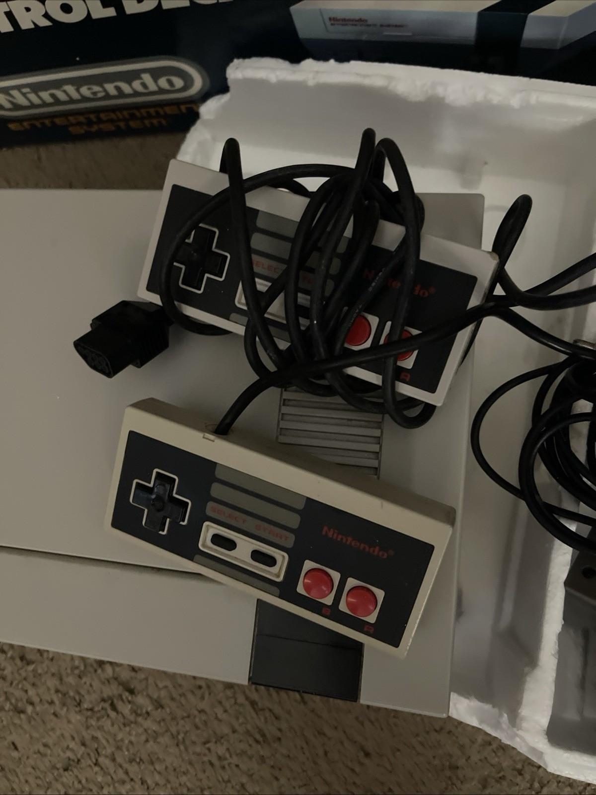 Nintendo NES Console With Box( Everything Included) Extra NES Stick Controller