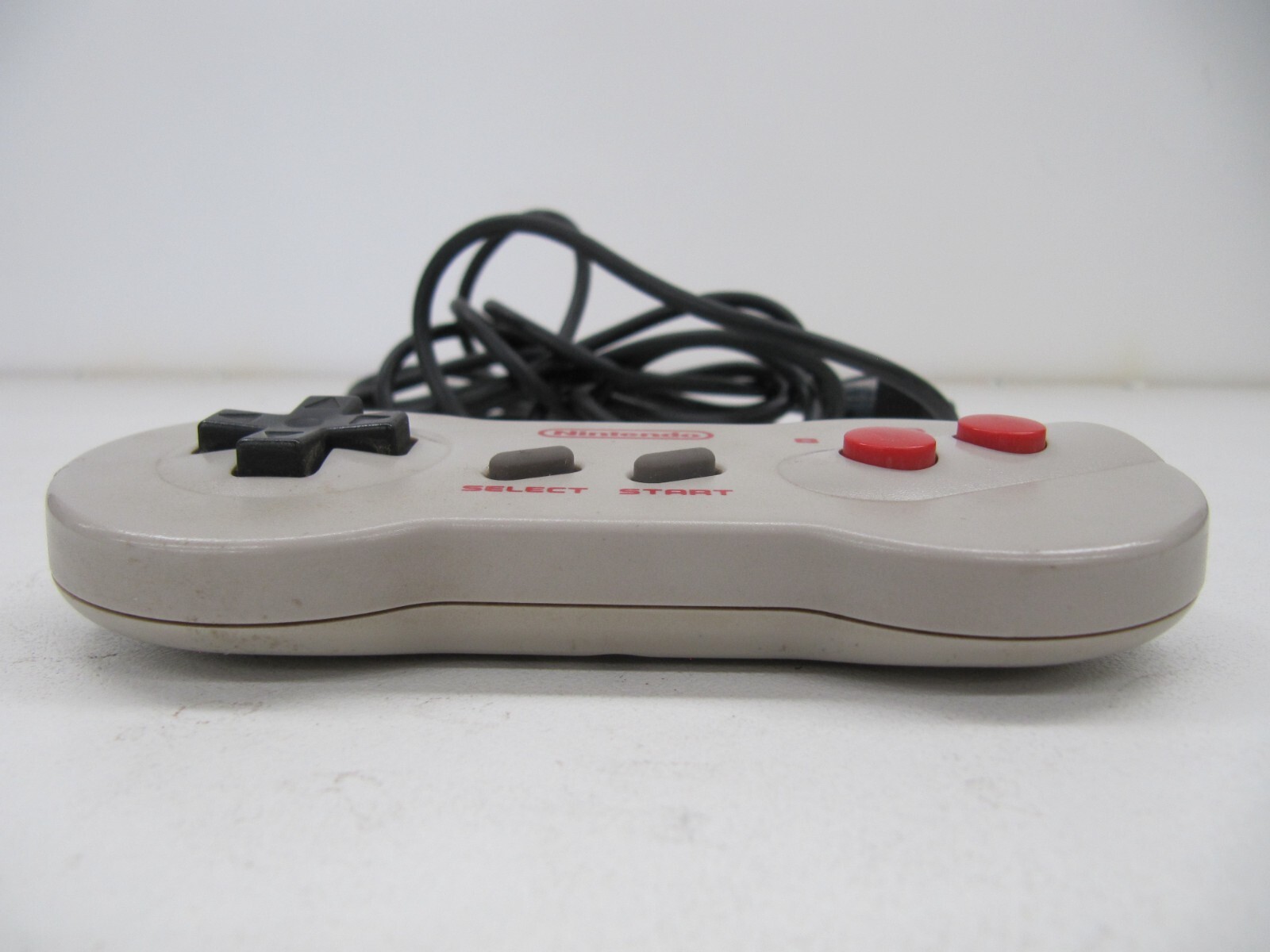 Nintendo NES Controller Genuine Entertainment System Original NES-039 RETRO Grey