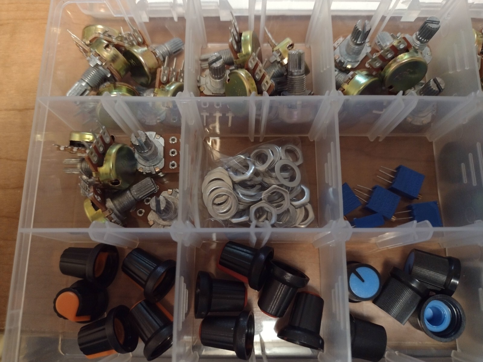 30 piece pack of knurled shaft linear potentiometers – B1k – B100k – new (inv 3)