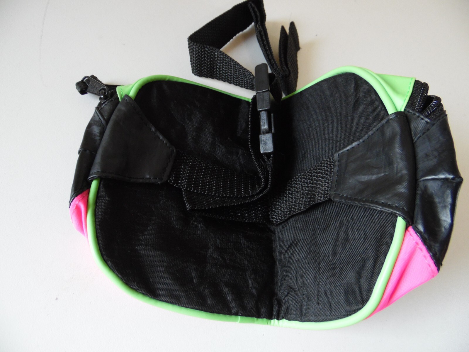 Salem Cigarettes advertising Vint. Fresh At The Scene Black ,Pink Fanny Pack new