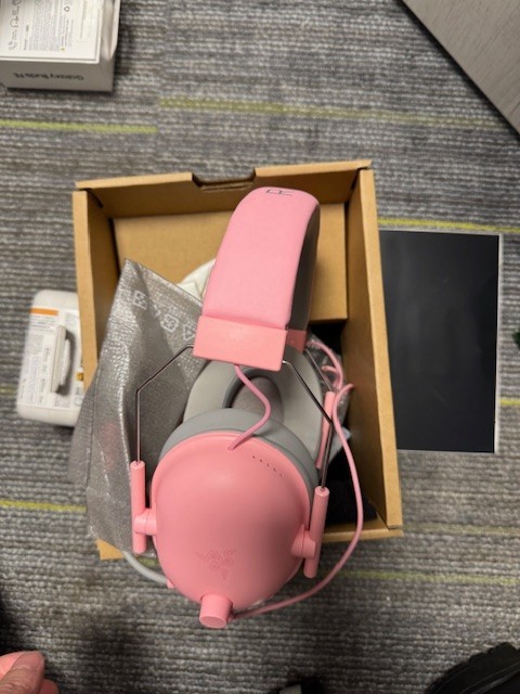 Razer BlackShark V2 X Wired Gaming Headset for Xbox, PC, PS5, PS4 in Quartz Pink