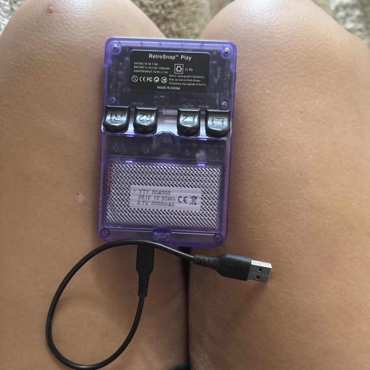 Retro Handheld Game Console 3.5 Inch IPS Screen Built-in Games R36S Purple