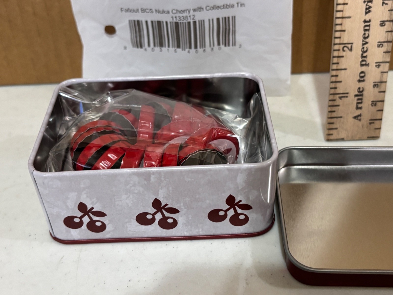 Fallout 3 4 76 !! Nuka Cola 20 Cherry Caps with Collectible Tin !! Bethesda New