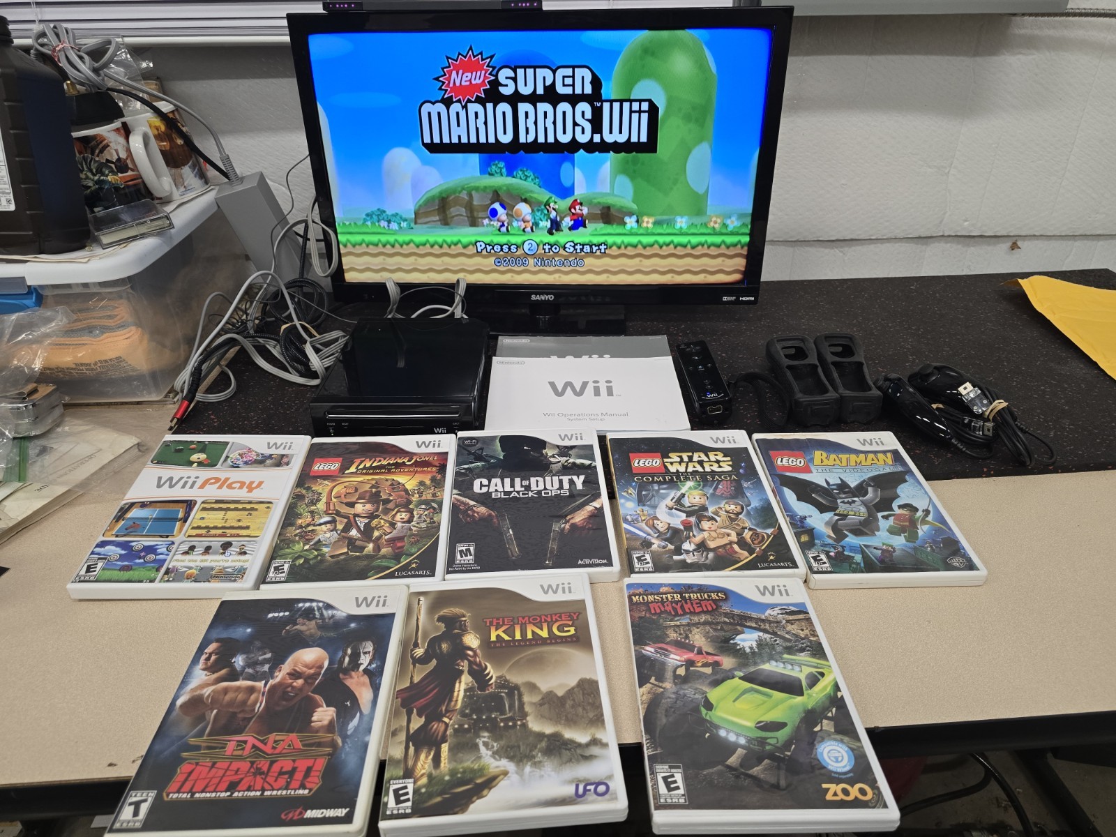 Nintendo Wii Game System RVL-101(USA) Black Bundle w/ Motion Plus & Super Mario