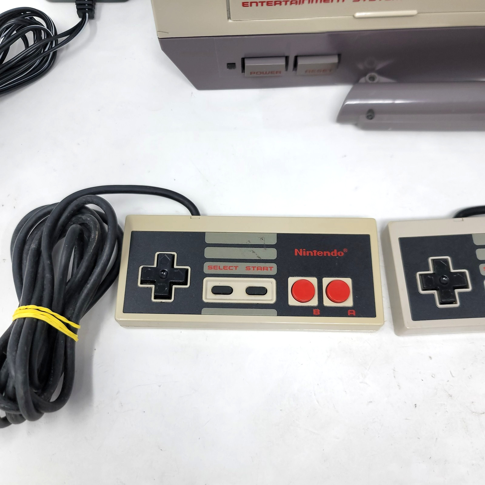 Nintendo NES Console 2 OEM Controllers, Zapper, Mario/Duck Hunt NEW 72 PIN