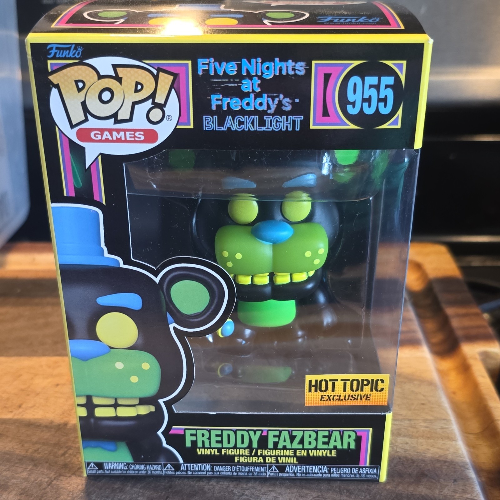 Funko Pop! Games FNAF Blacklight Freddy Fazbear #955 Hot Topic Ex