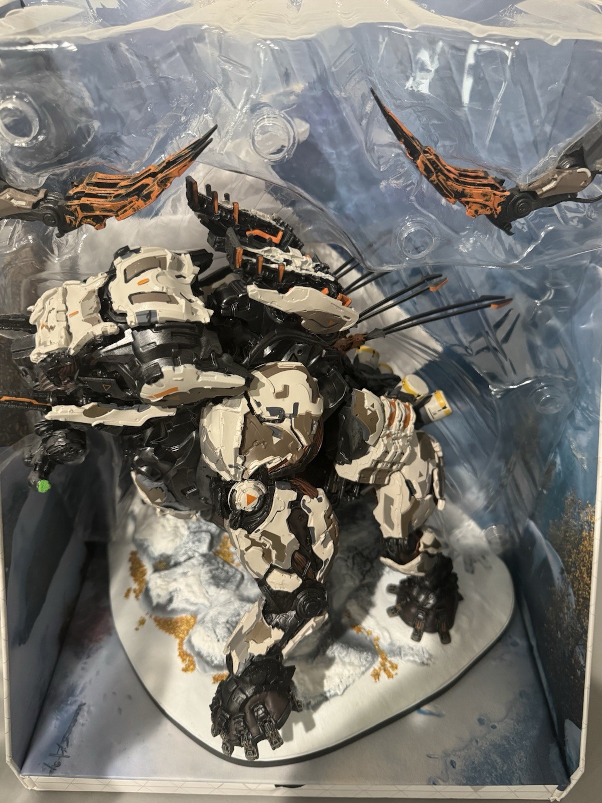 Horizon Forbidden West Collector’s Edition – Tremortusk/Aloy Statues With Box!