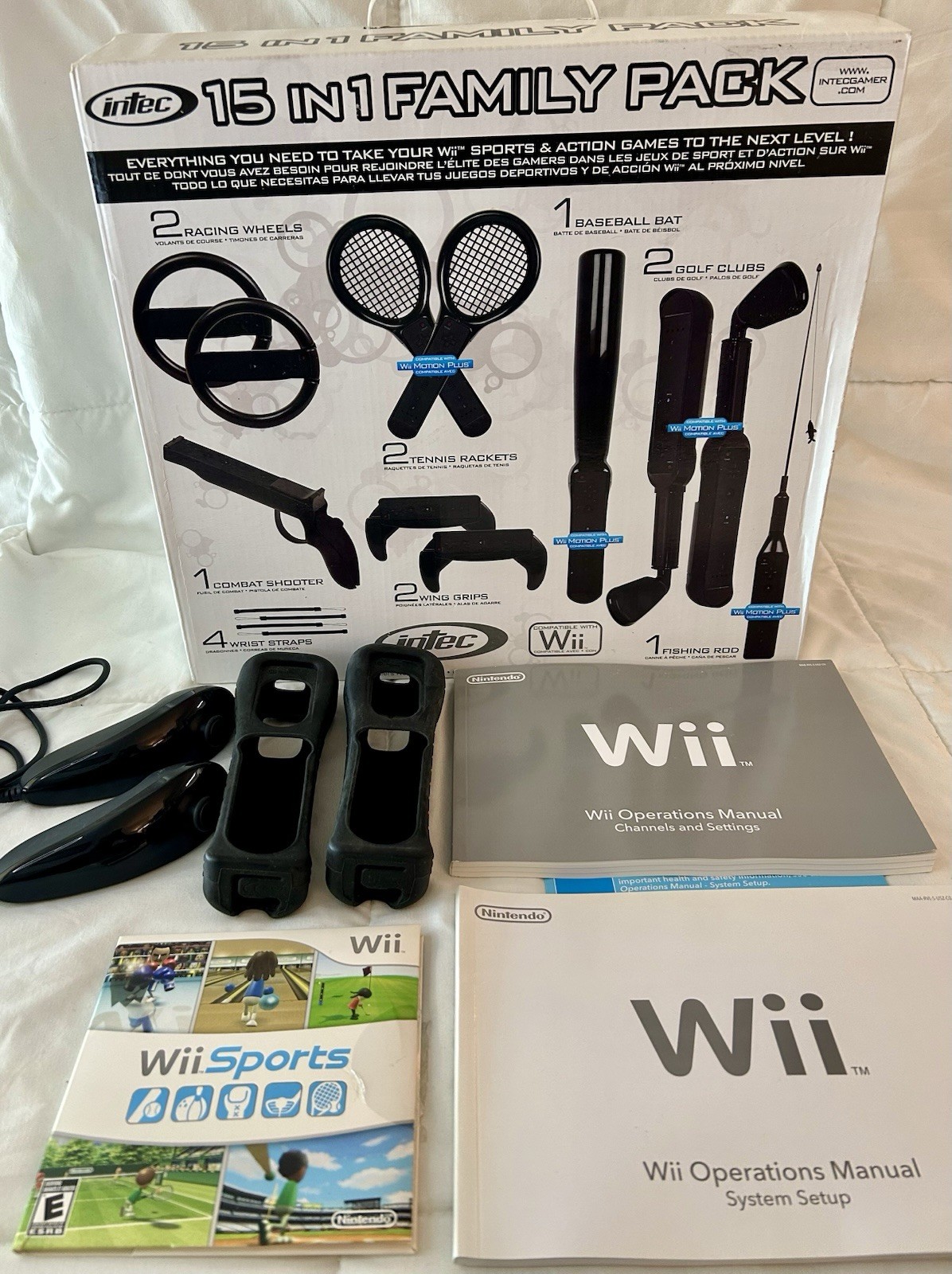 Nintendo Wii Bundle Wii Sports Intec 15-in-1 Accessory Kit 2 Nunchucks &Manuals