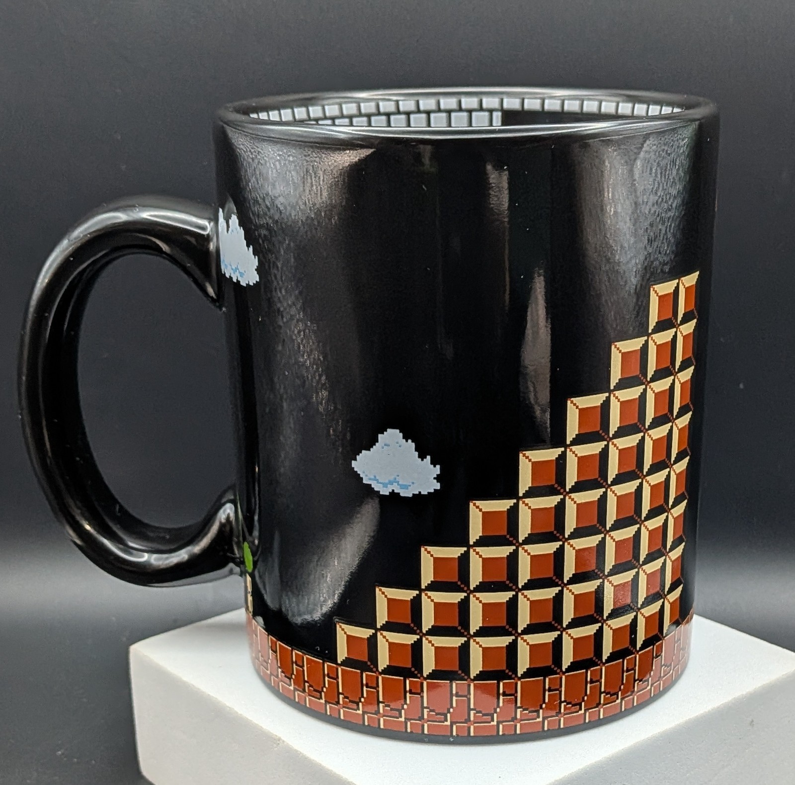 Super Mario Bros. End Level Flag Scene + Bowsers Castle Black Mug 2018 Funky