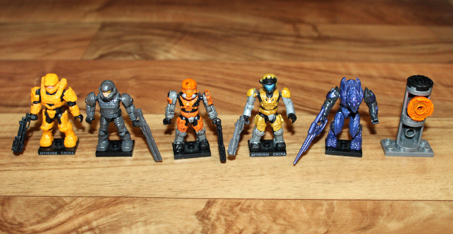Mega Bloks Mega Construx Halo Figure Set Spartan Yellow Purple Orange Gold Grey