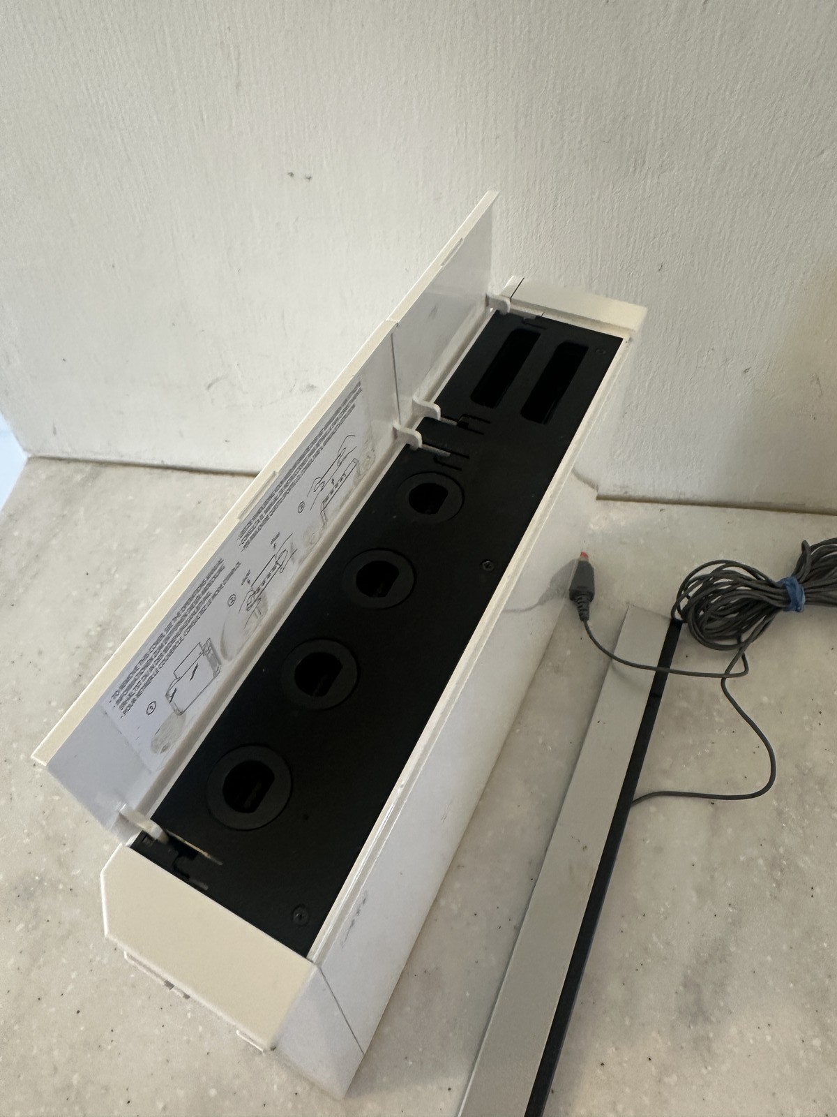 Nintendo Wii RVL-001 White Console & Sensor Bar – GameCube Compatible