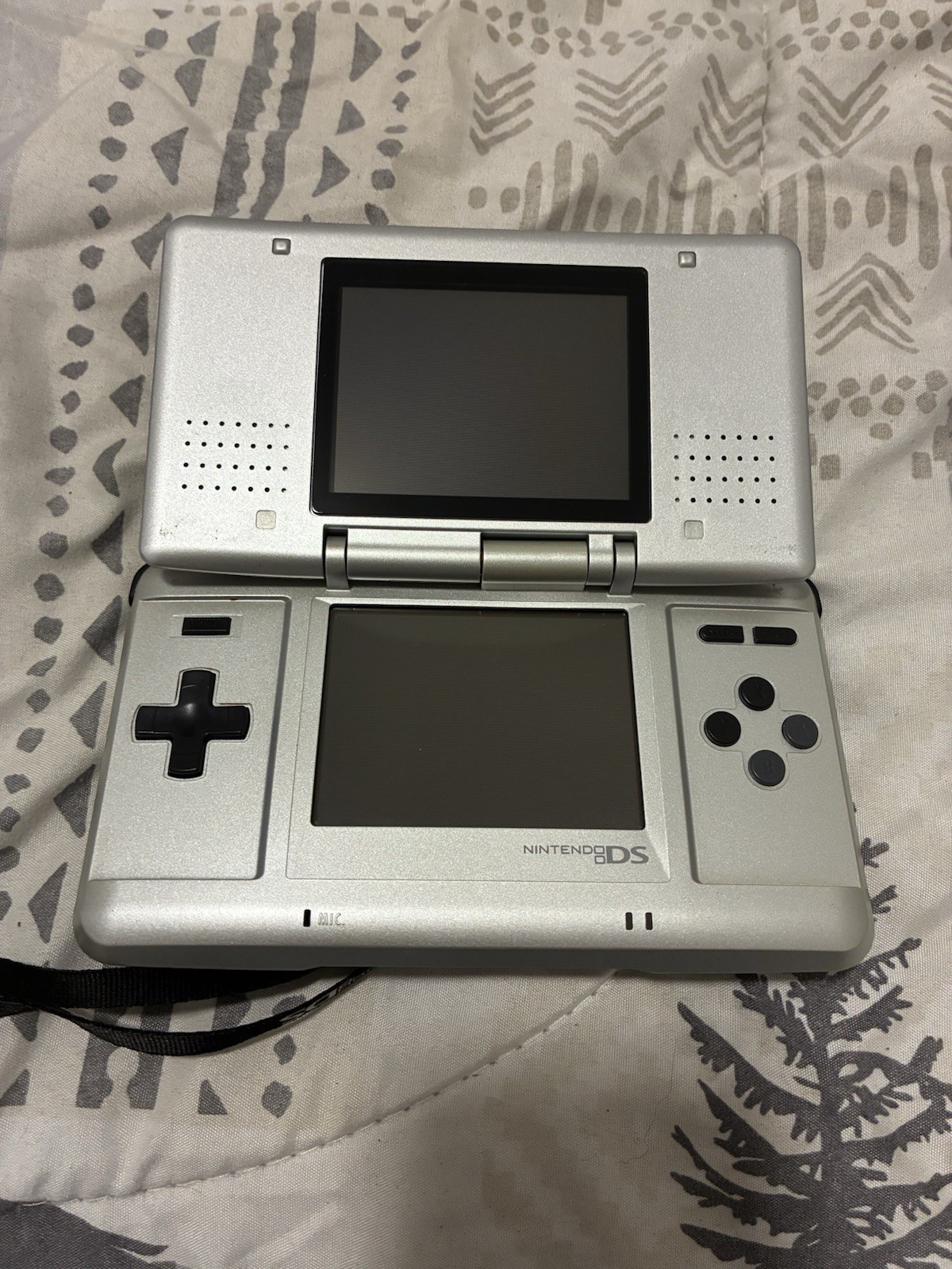 Nintendo DS Silver Handheld System – Fair Condition! – TESTED AND WORKING (6A)