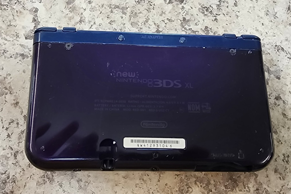 Nintendo 3DS XL Galaxy Purple Handheld Console RED-001 + charger ~ Tested Works