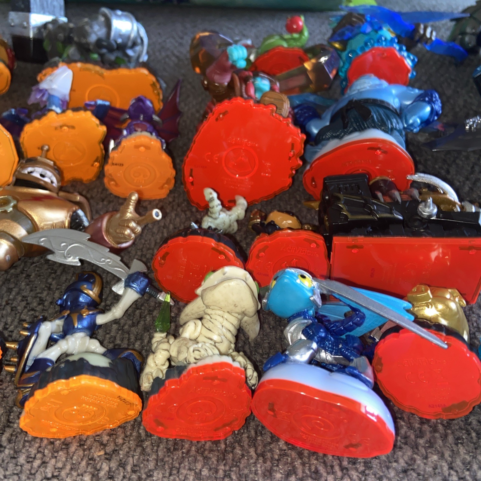Skylanders Lot – 27 Figures Portal & Bag