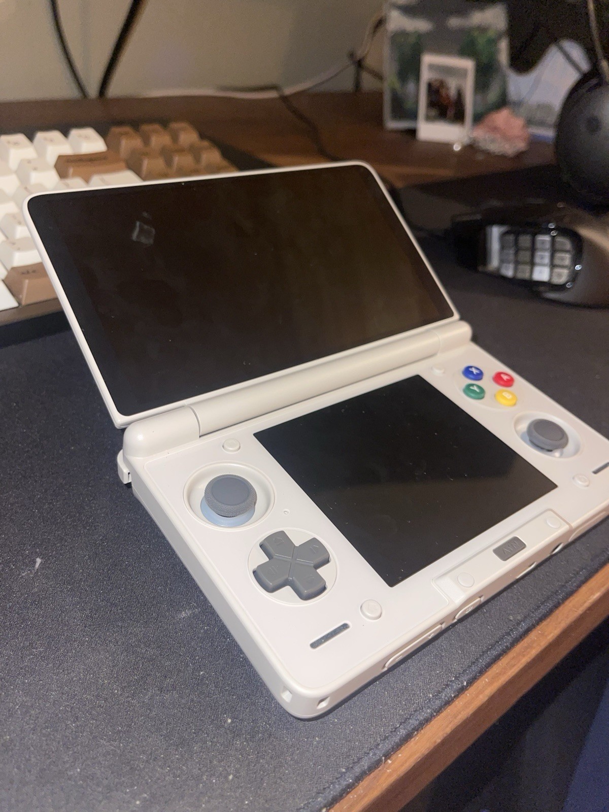 AYN Thor Handheld Console 256GB w/ Charger – Excellent Condition