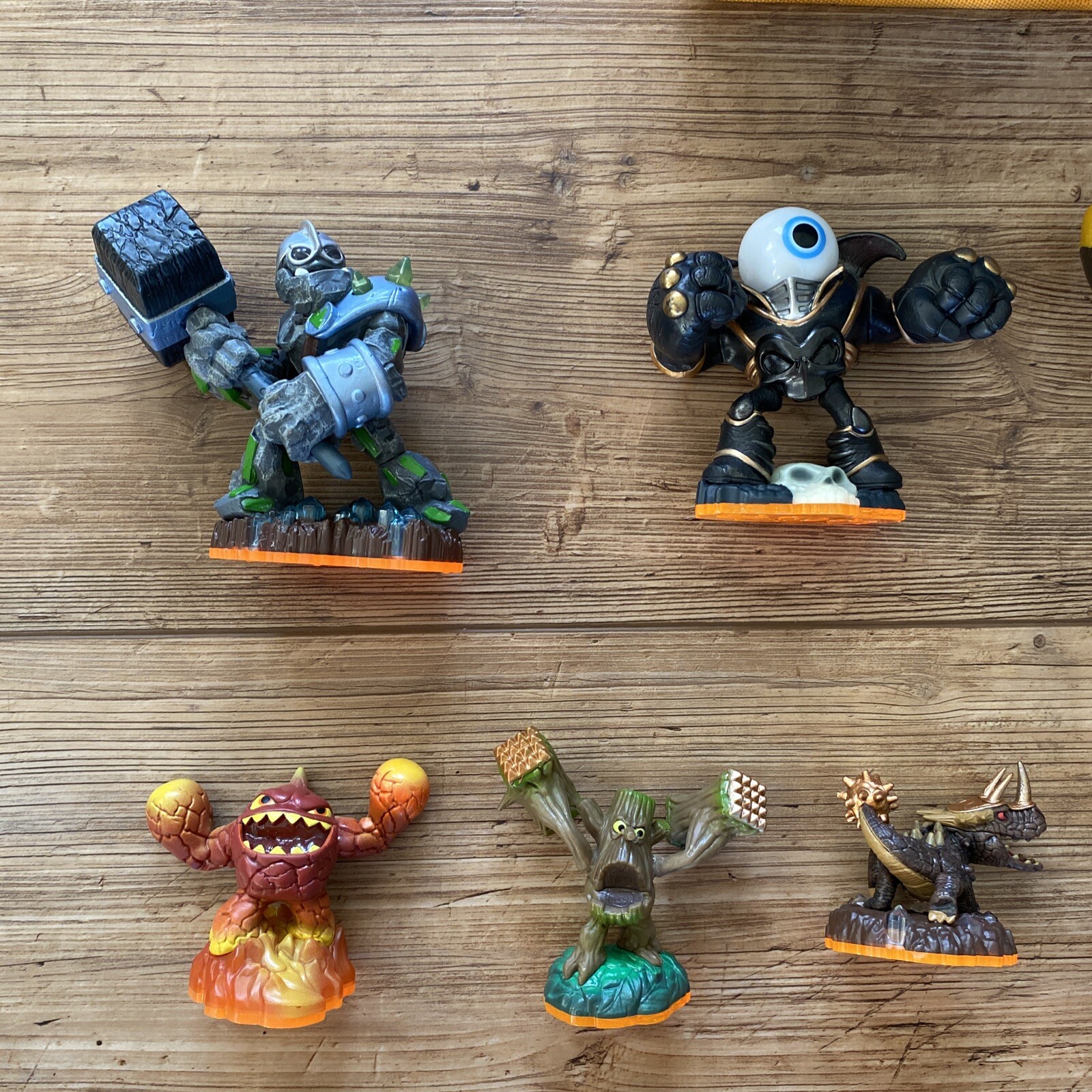 Activision Skylanders 32 Figure / Vehicle Lot 1 Portal 1 Case Crusher, Swarm