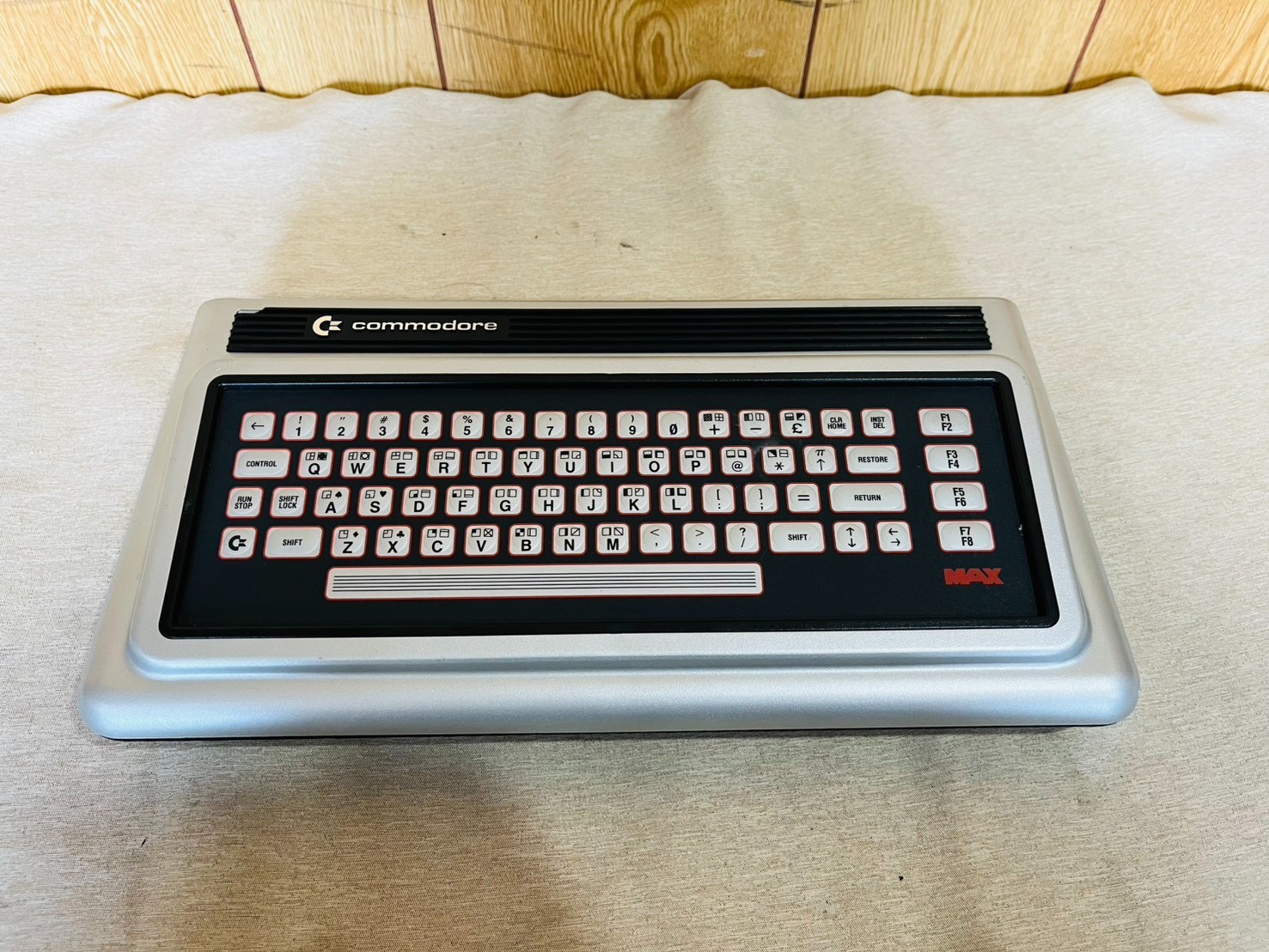 Commodore MAX Machine MAX-04 Home Computer Console For Parts Japan