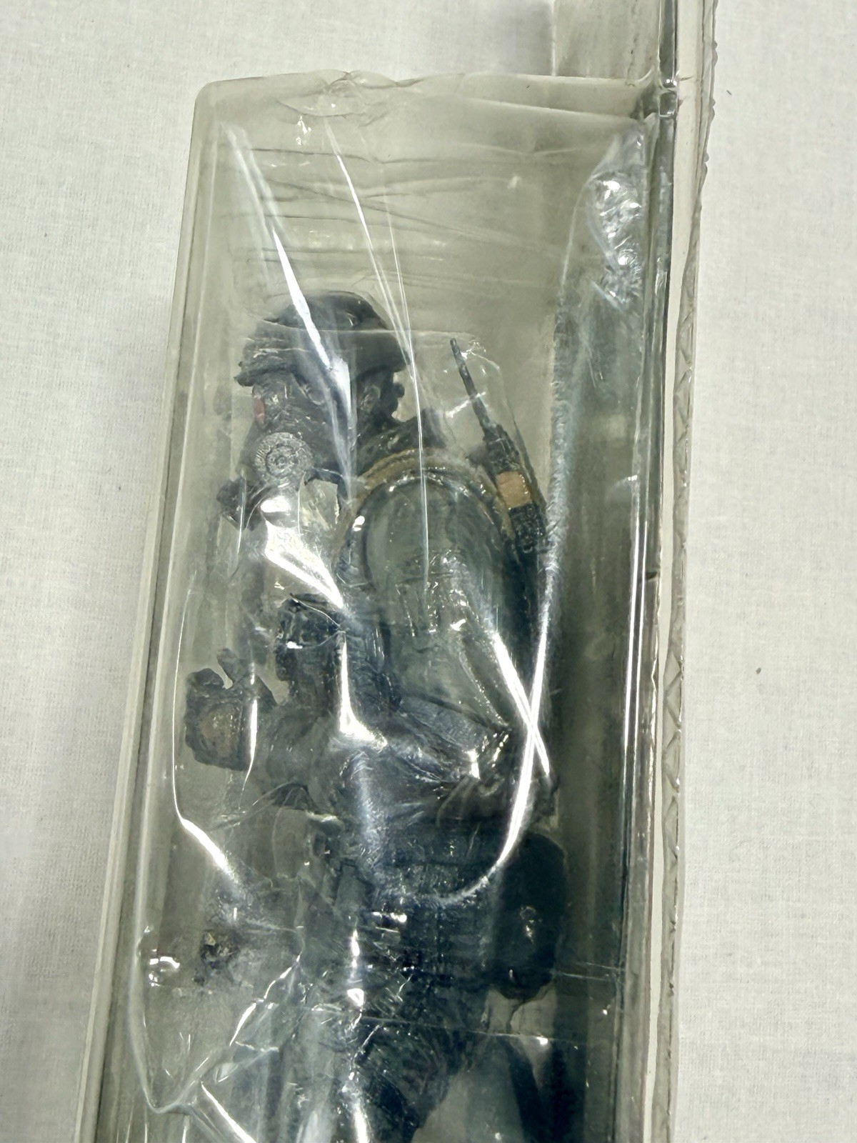 NECA Resident Evil 10th Anniversary Series 1 Hunk 7” Figure Box Wear Fast Shippi