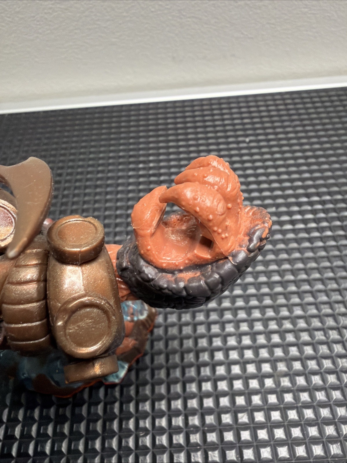 Skylanders Wallop Character Figure Spyro Series – Works, but missing hammer