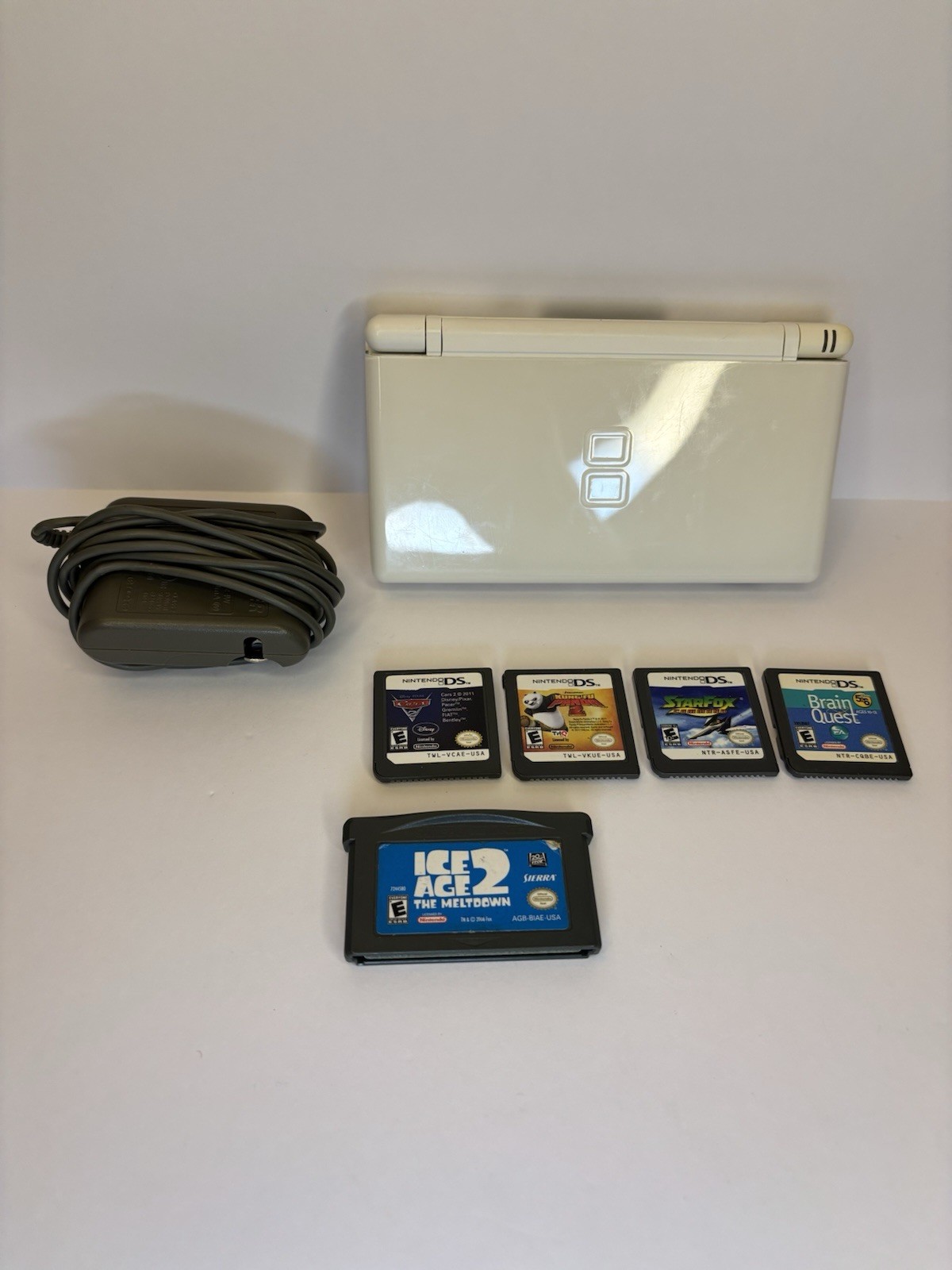 Nintendo DS Lite Polar White Console Bundle USG-001 5 Games Case Stylus Charger