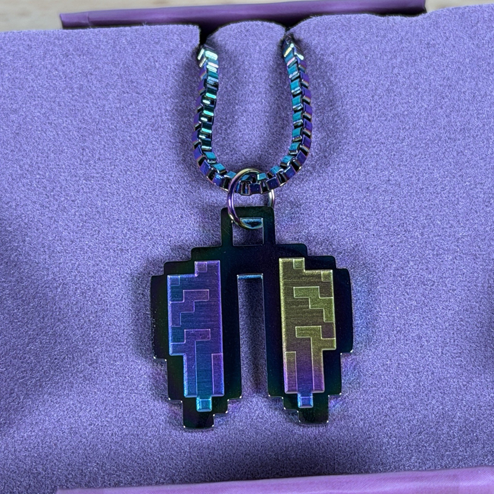 Very Cool Shirtz x Minecraft – Elytra Pendant Necklace *LIMITED EDITION NEW*