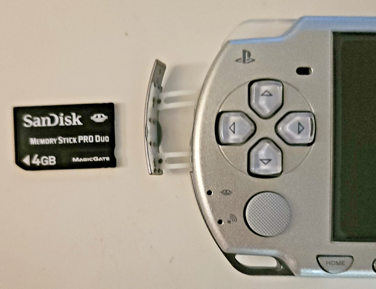 Silver PSP Limited Edition Daxter w Game – Family Guy – New Battery – Complete