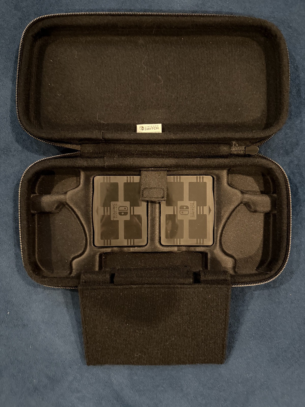 Nintendo Switch Oled Edition (Comes w/ charging stand, carrying case and Game)
