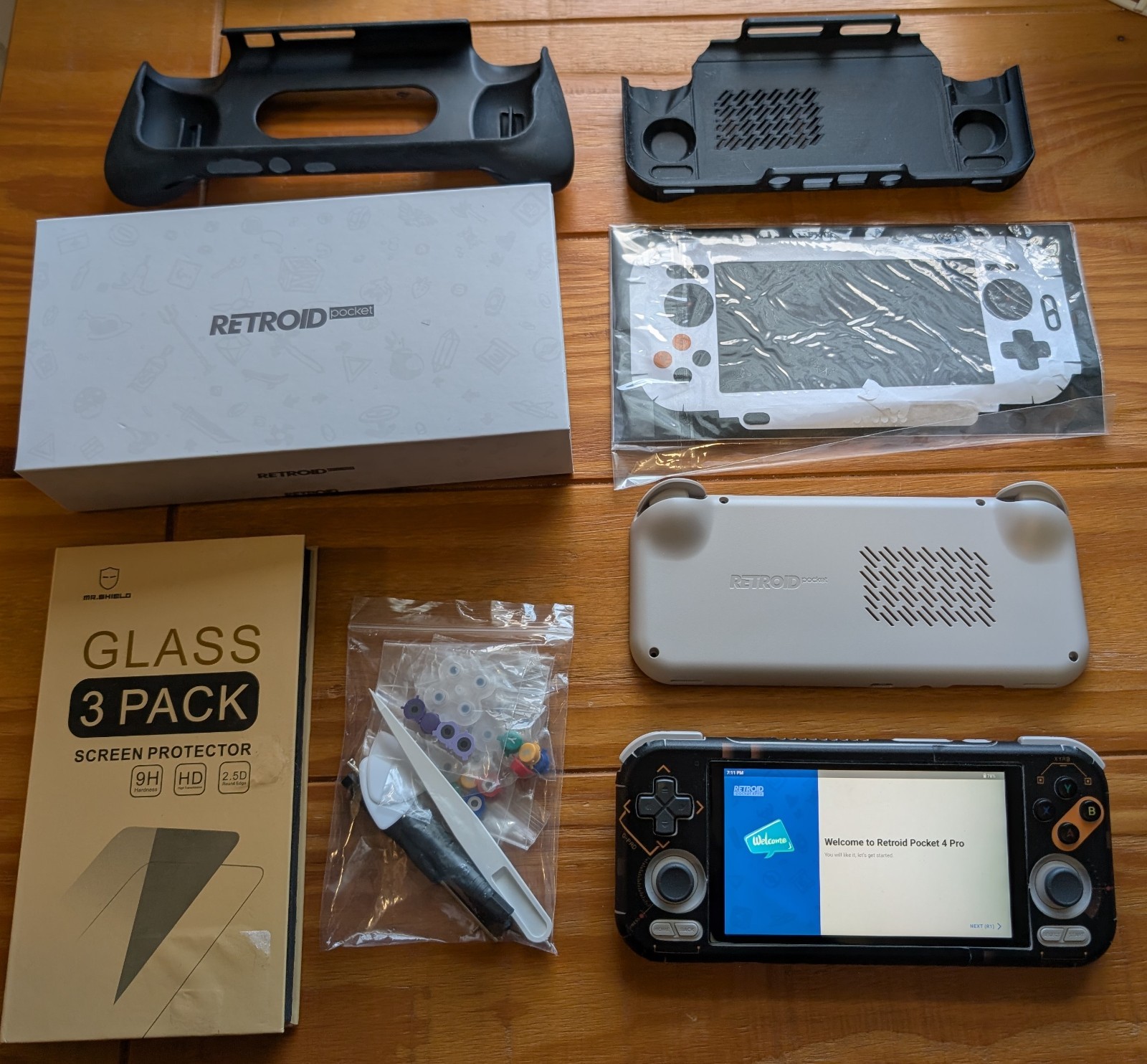 Retroid Pocket 4 Pro – 2 grips, extra back panel, button kit, screen protectors