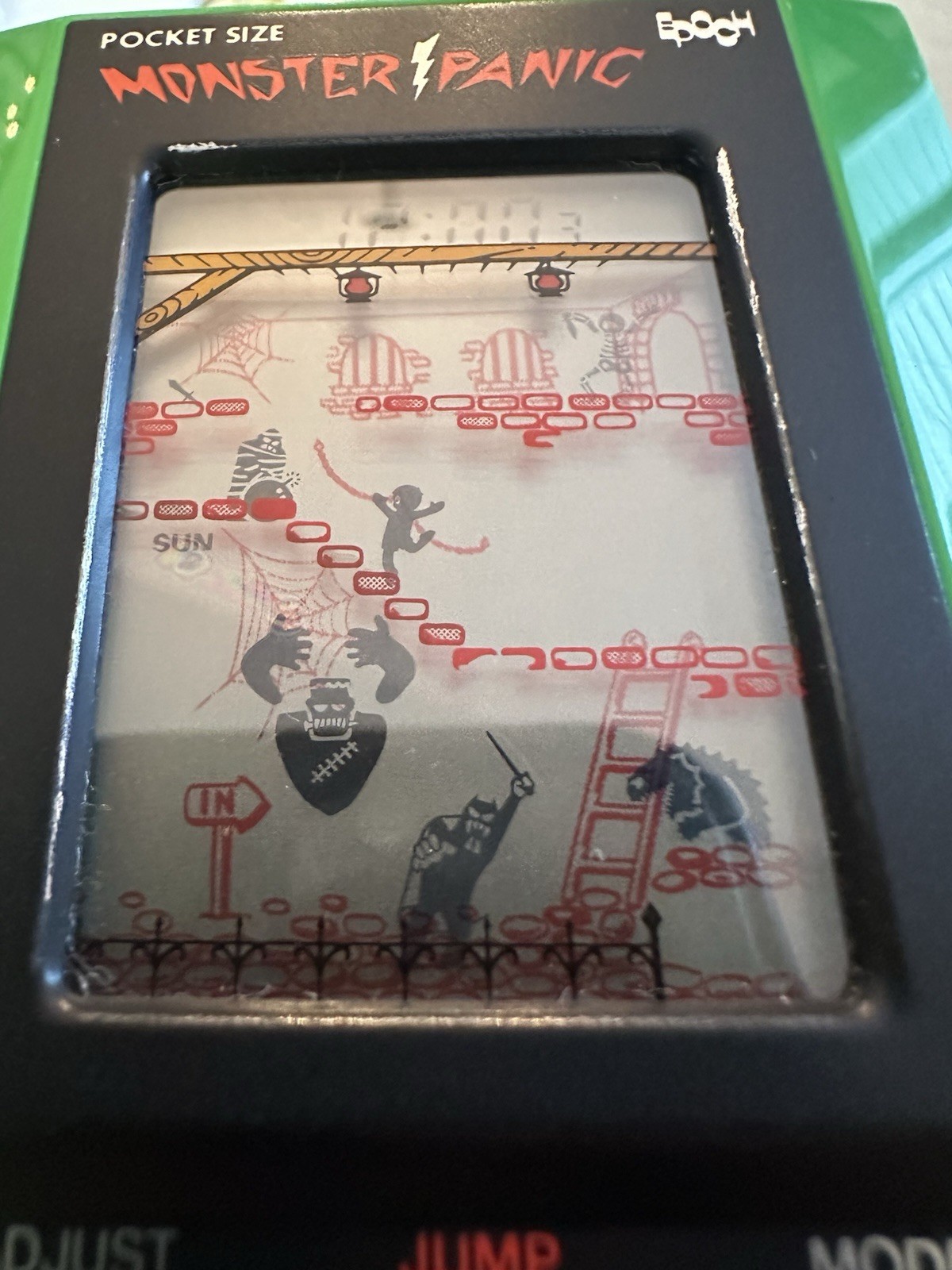 Pocket Size Monster Panic The Horror- FIlled Ation LCD Handheld Game 1981 Epoch