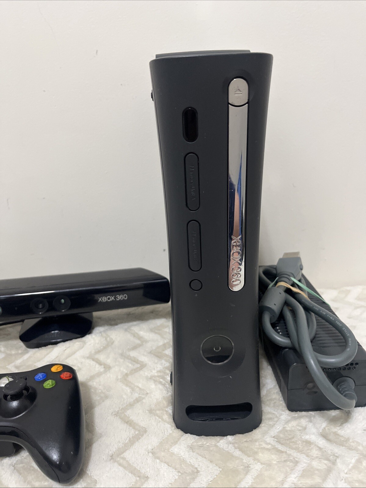 Microsoft Xbox 360 120GB Console With Power Adapter , Controller & Motion Cam