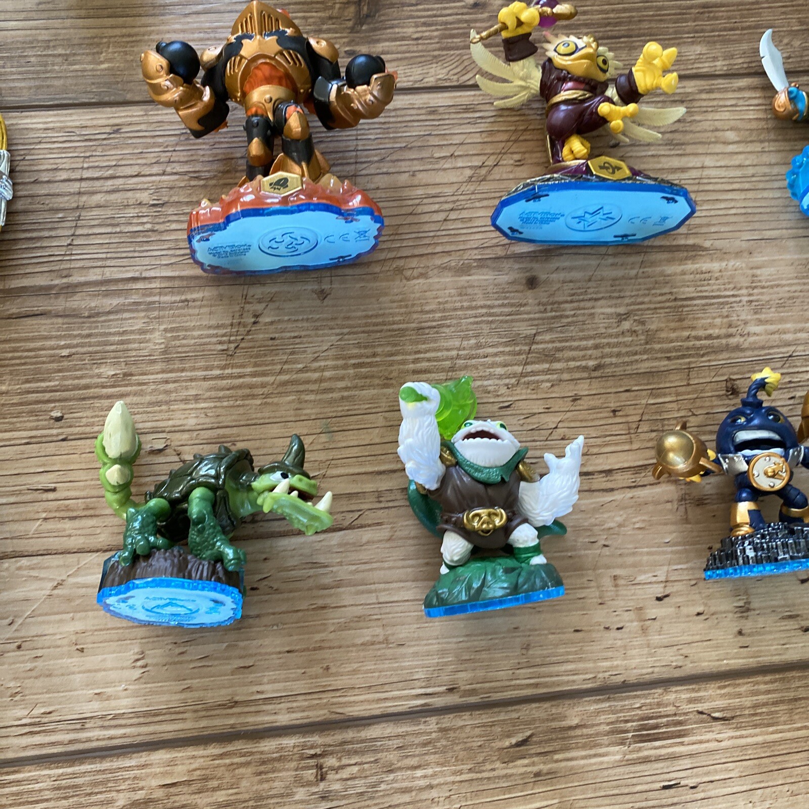 Activision Skylanders 32 Figure / Vehicle Lot 1 Portal 1 Case Crusher, Swarm